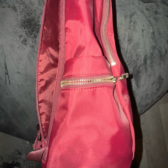 Buff bunny  sports bag with laptop carrier - Picture 5 of 15